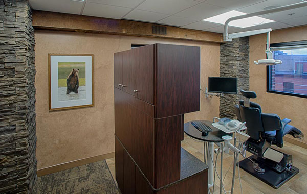 exam room with bear picture